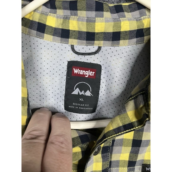Wrangler Outdoor Mens XL Yellow Plaid Shirt Short Sleeve Button Vented Hiking - Picture 5 of 11